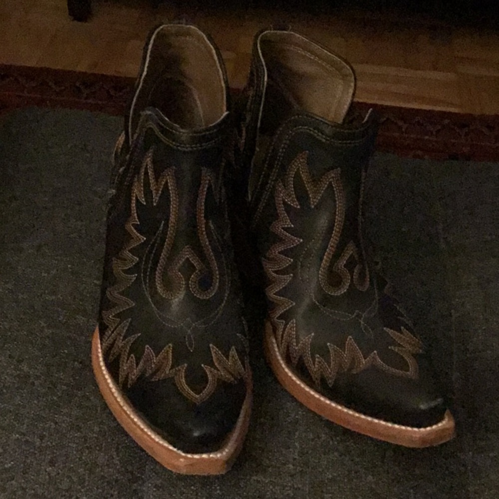 ARIAT DIXON ankle bootie Black sz. 9W